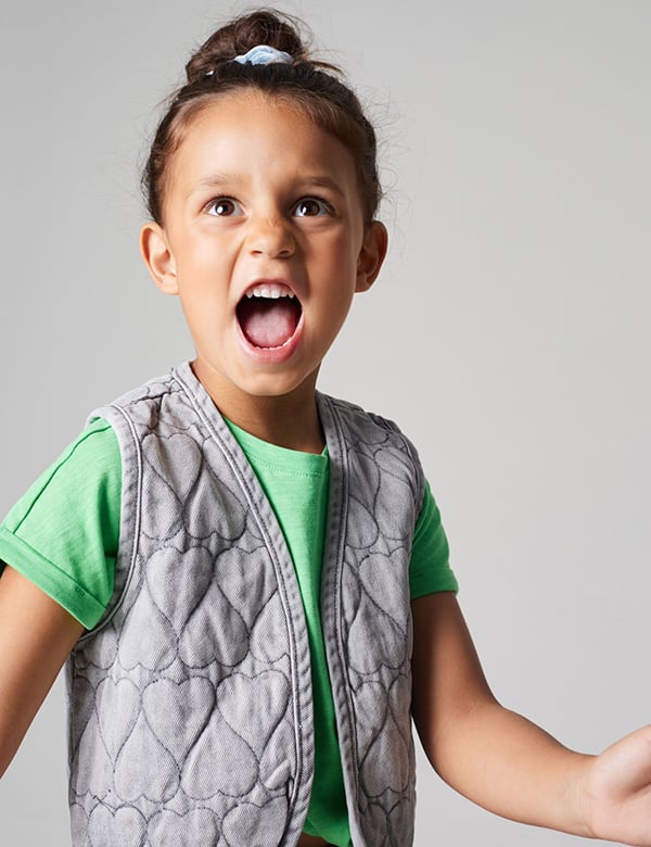 Kindermodel met bruin haar Ana Mirai