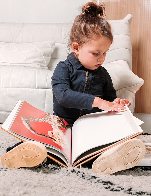 Kindermodel met bruin haar Ana Mirai
