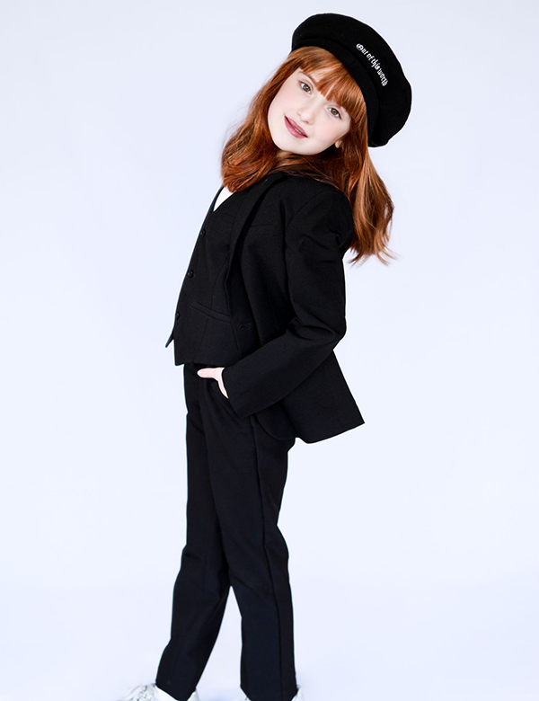 Kindermodel met rood bruin haar Elise Ba.