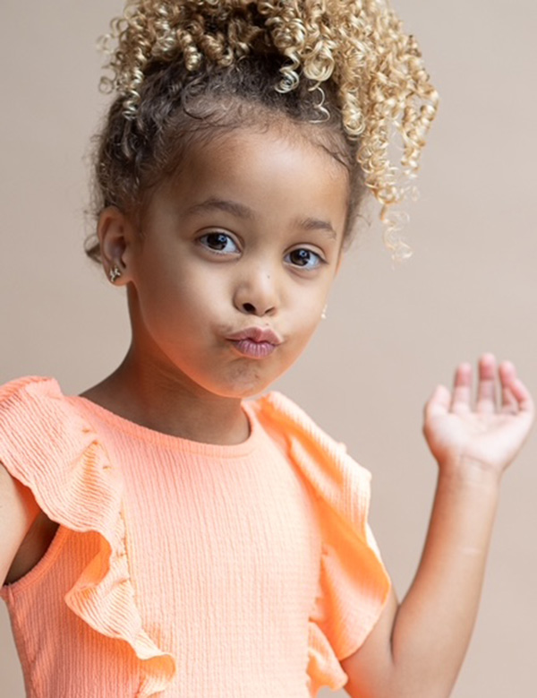 Kindermodel met krullend haar Fajah W.