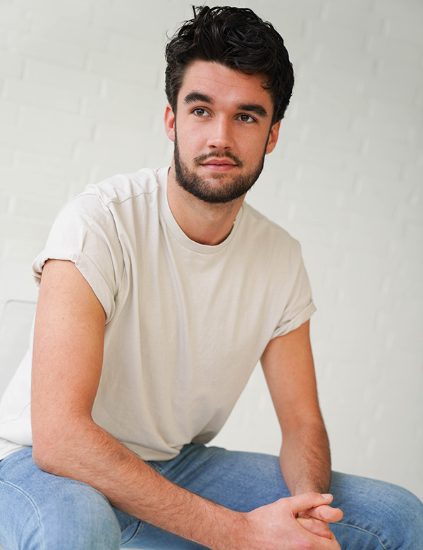 Mannelijk model donker haar Marcus