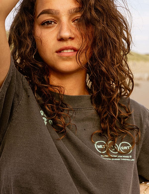 Vrouwelijk model met bruin haar Ornella