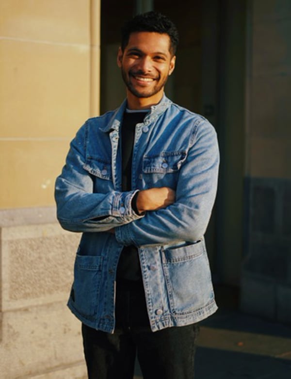 Mannelijk model met zwart haar Rober