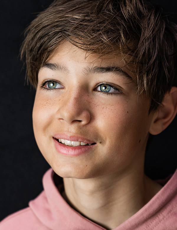 Kindermodel jongen donkerblond kort haar Sam C.