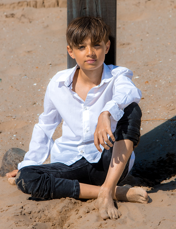 Kindermodel jongen donkerblond kort haar Sam