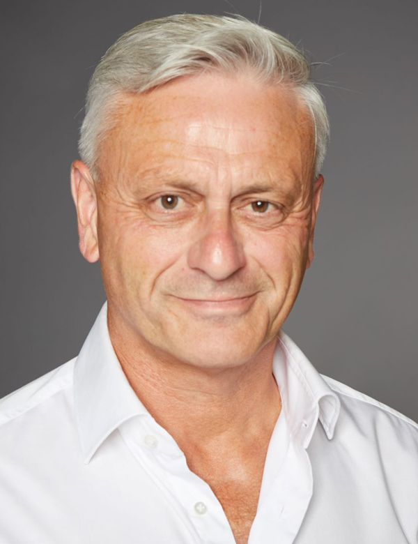 Mannelijk model met grijs haar wim h.