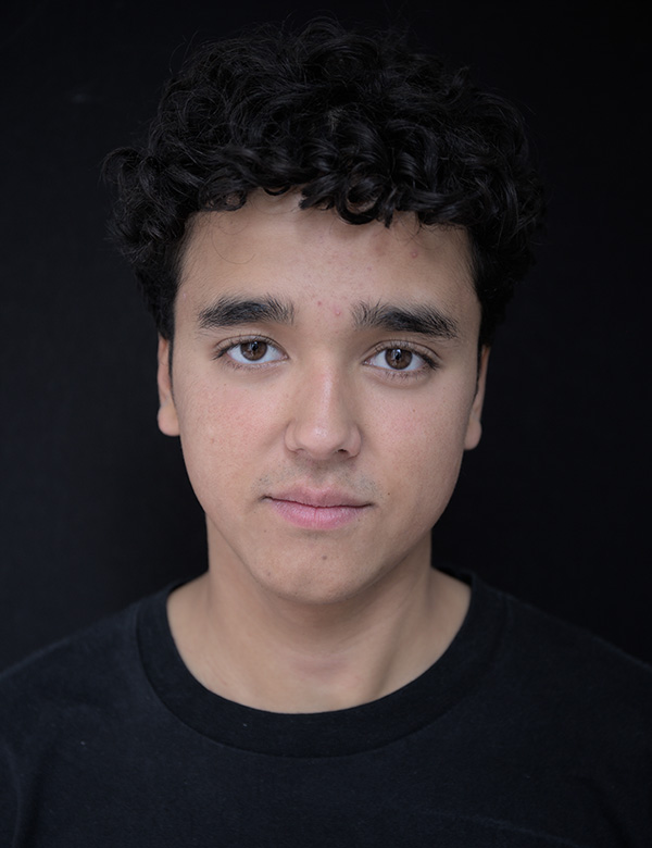 Mannelijk model met bruine krullen Yoel V.