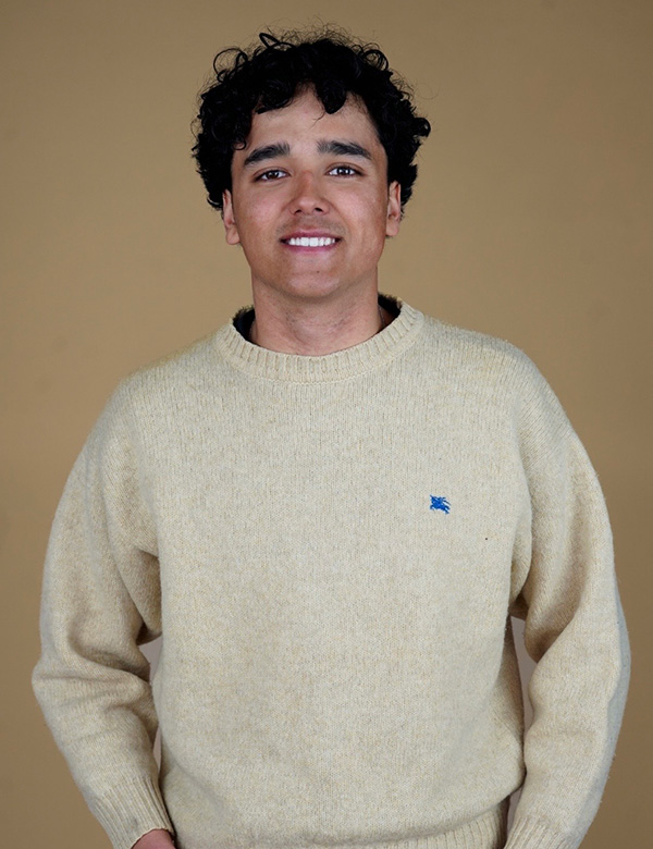 Mannelijk model met donker haar