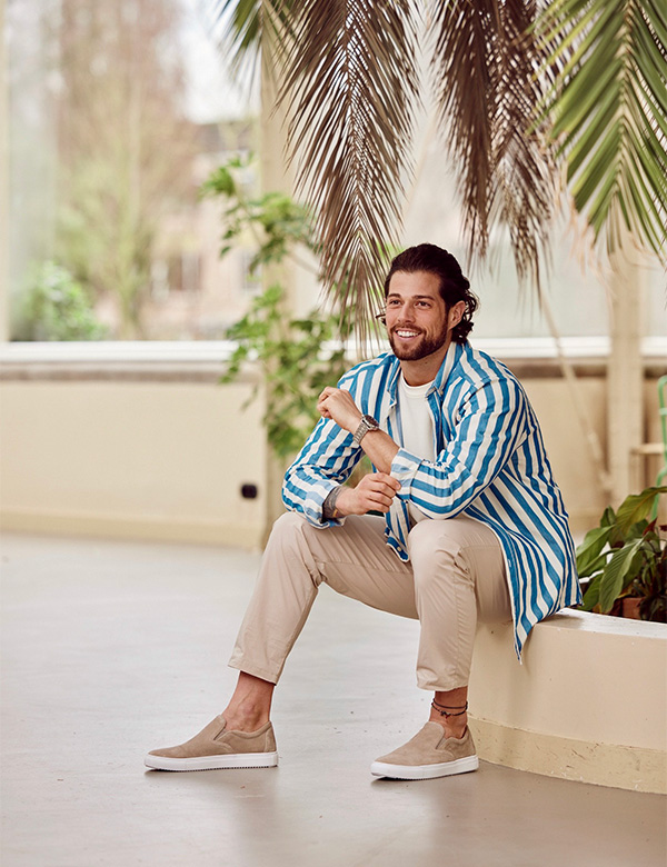 Mannelijk model met bruin haar Gergely