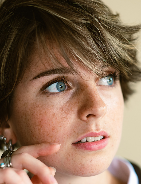 Vrouwelijk model met bruin haar Annick H.