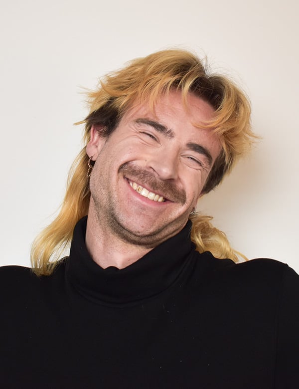Mannelijk model met blond haar en blauw-groene ogen Floris W.