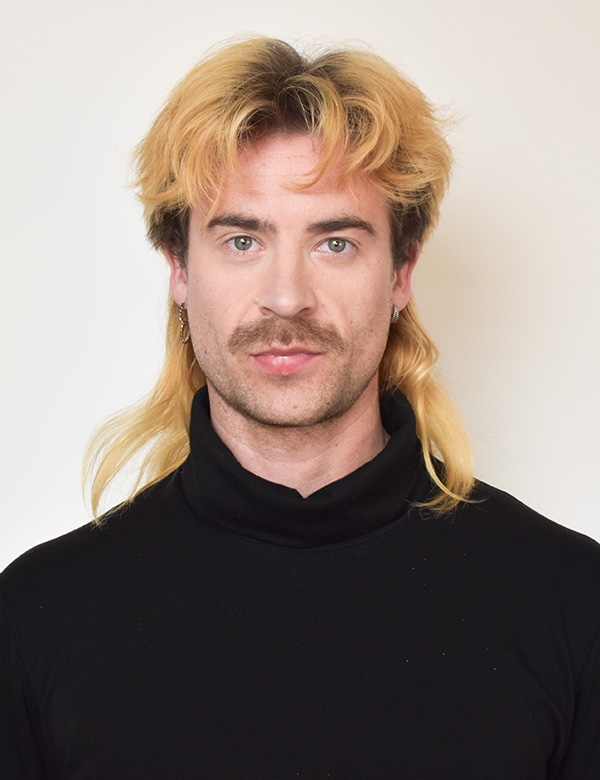 Vrouwelijk model met blond haar en blauw-groene ogen Floris W.