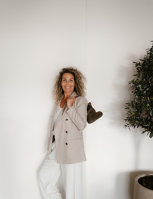 Vrouwelijk model blonde krullen Jeanette