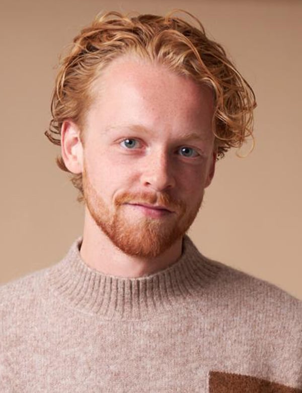 Mannelijk model rood haar joep