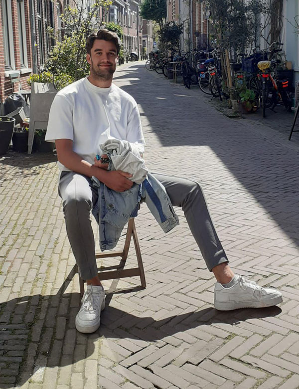Mannelijk model met donker haar Marcus