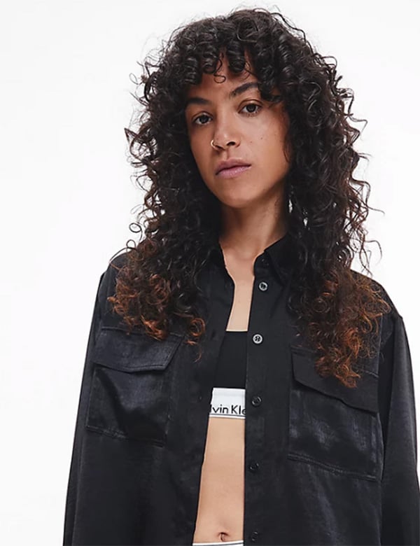 Vrouwelijk model krullend haar Mariana