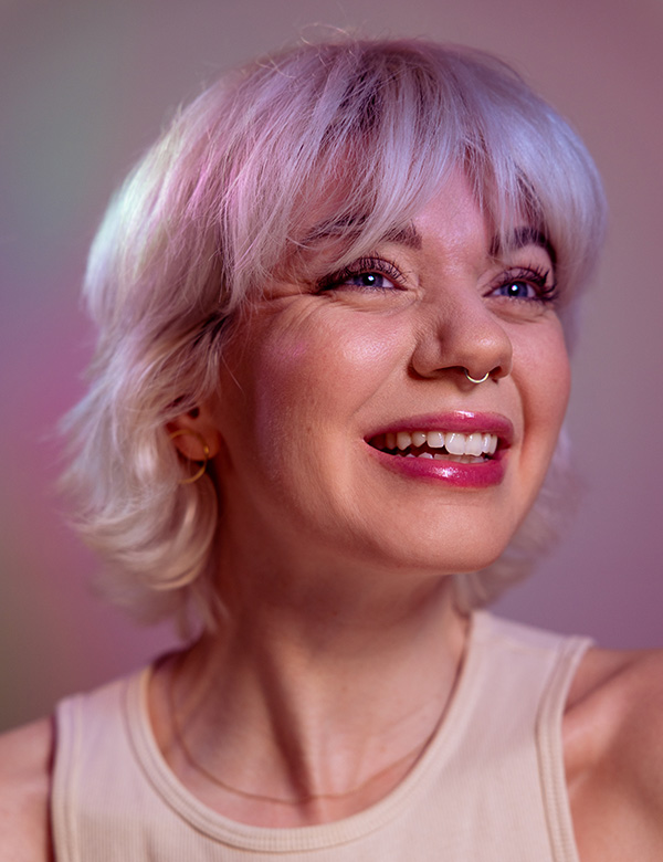Vrouwelijk model met blond haar Samantha B.