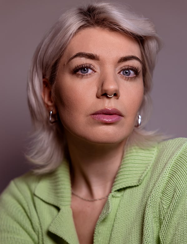 Vrouwelijk model met blond haar Samantha B.