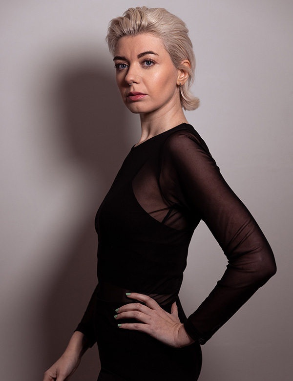 Vrouwelijk model met blond haar Samantha B.