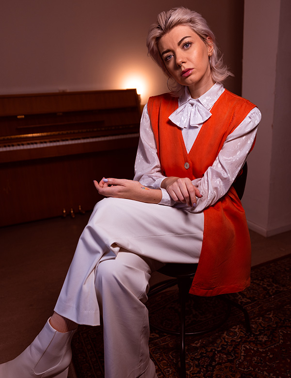 Vrouwelijk model met blond haar Samantha B.