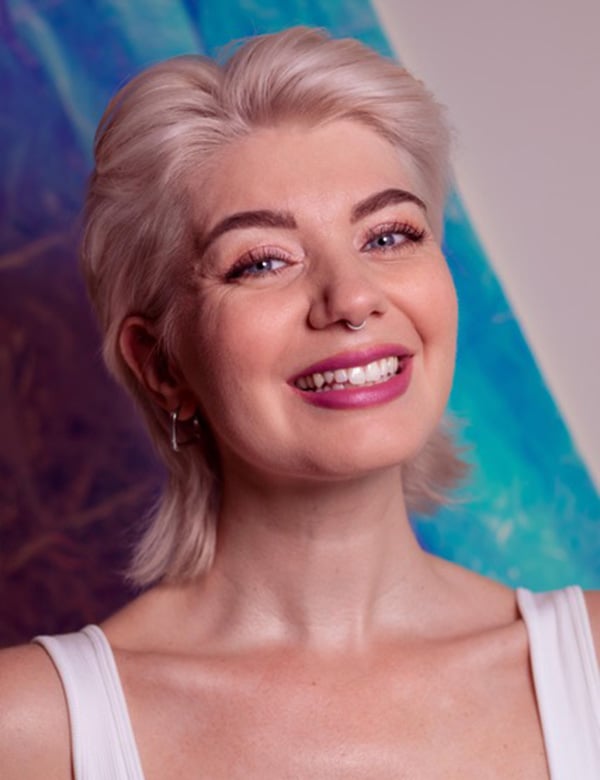 Vrouwelijk model met blond haar samantha b.