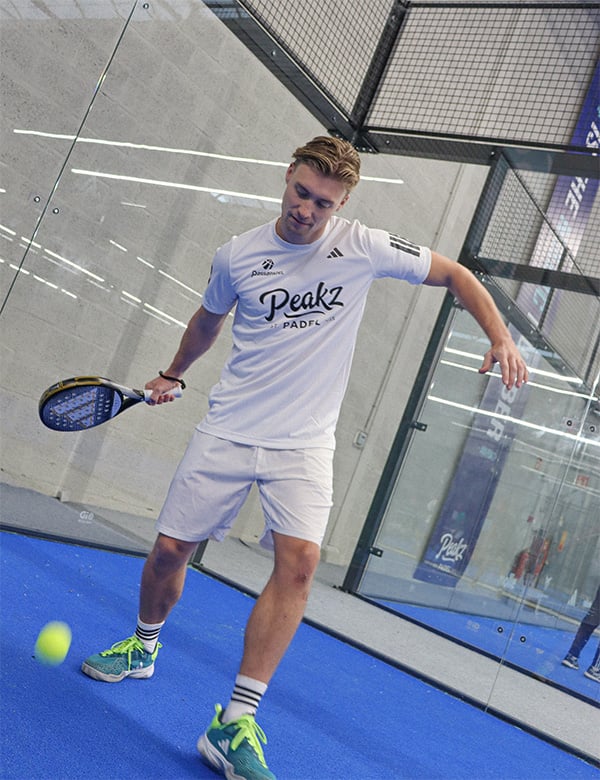 Mannelijk model met donkerblond haar Tijmen NI.