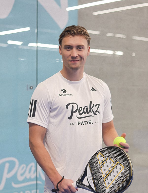 Mannelijk model met donkerblond haar Tijmen NI.