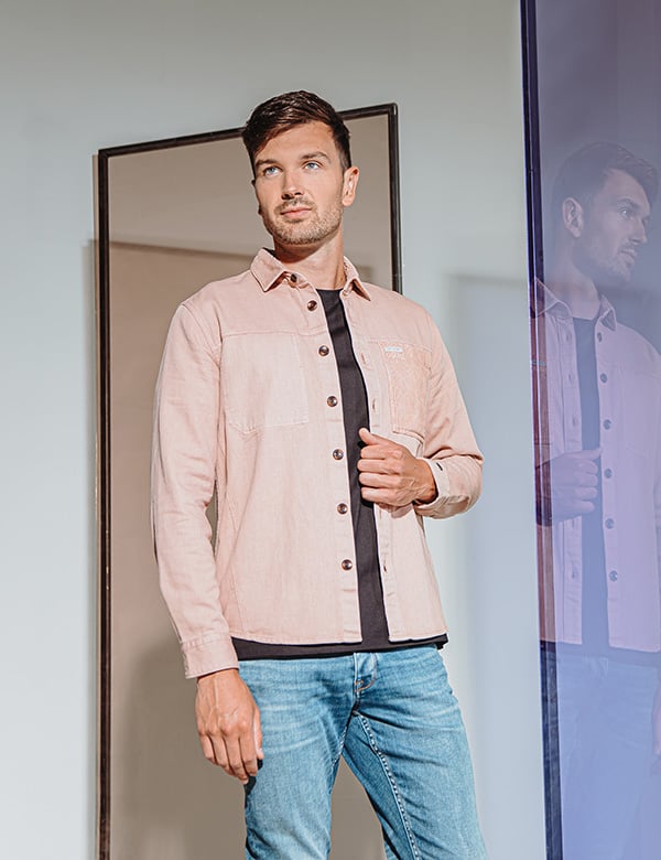 Mannelijk model met donkerbruin haar Tom M.