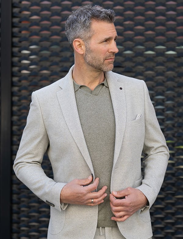 Mannelijk model met zwart/grijs haar en blauw-groene ogen Bjorn Wa.
