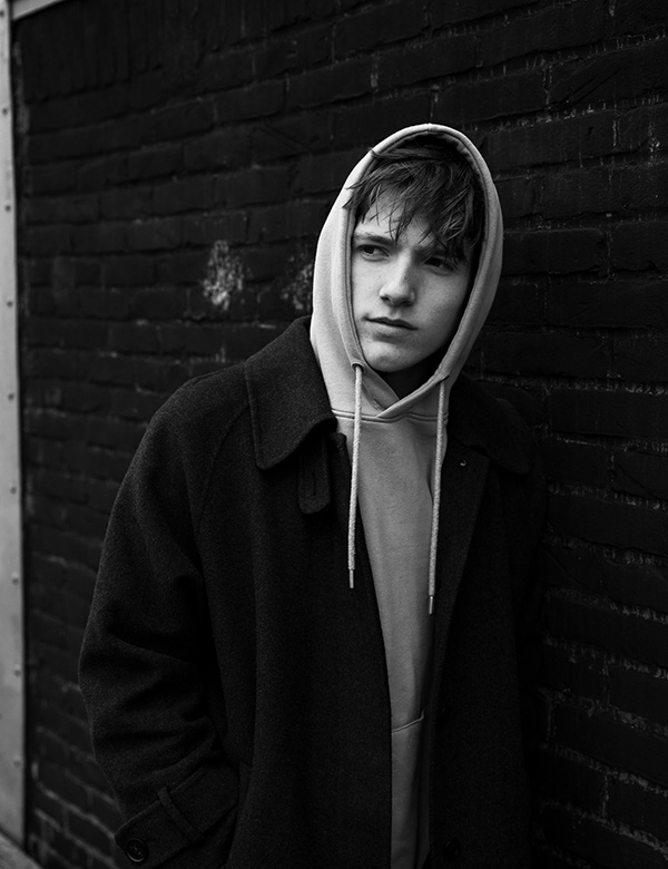 Tienermodel donkerblond haar Brent
