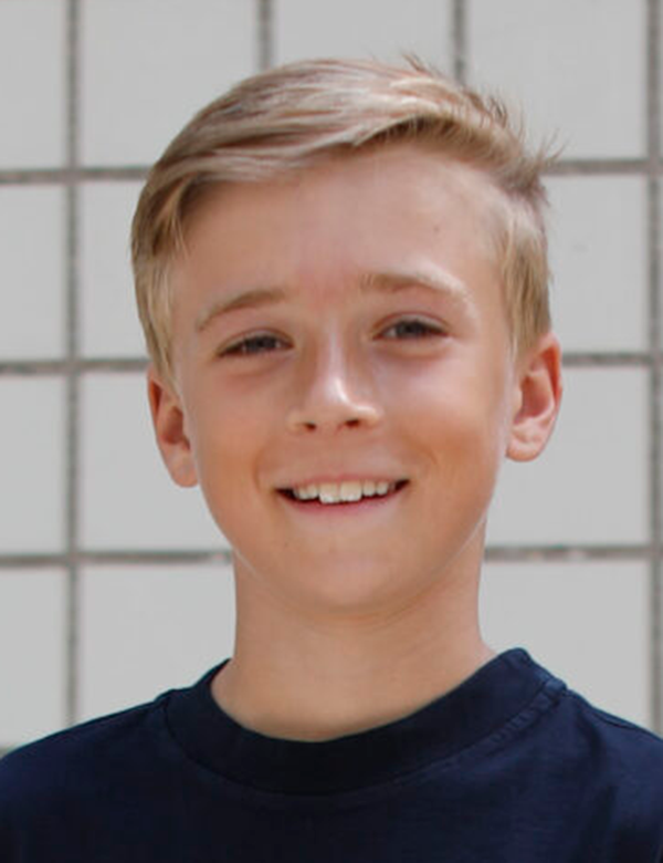 Tienermodel blond haar Jesse B.