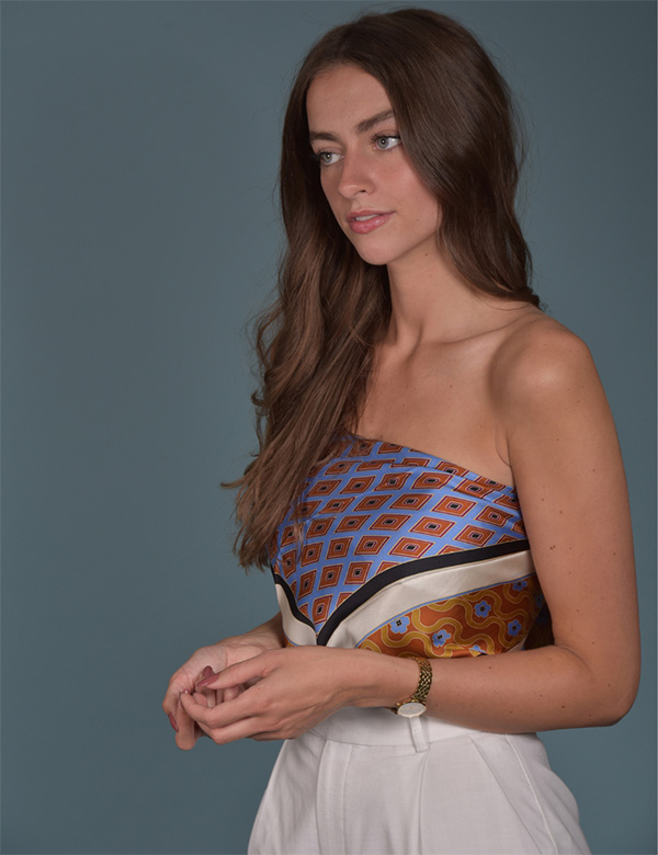 Vrouwelijk model lang bruin haar Joop