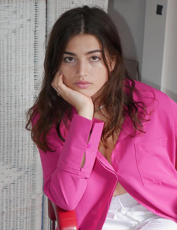 Vrouwelijk model met bruin haar Marijne