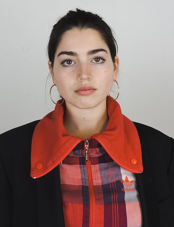 Vrouwelijk model met bruin haar Marijne