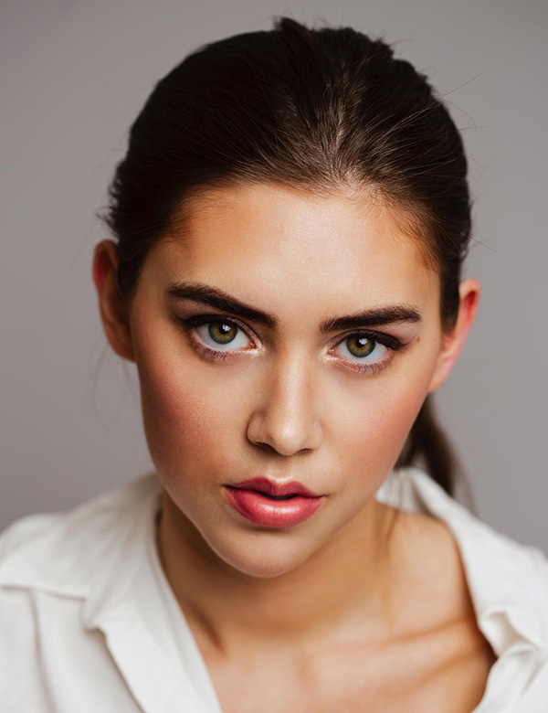 Vrouwelijk model bruin haar Merel K.