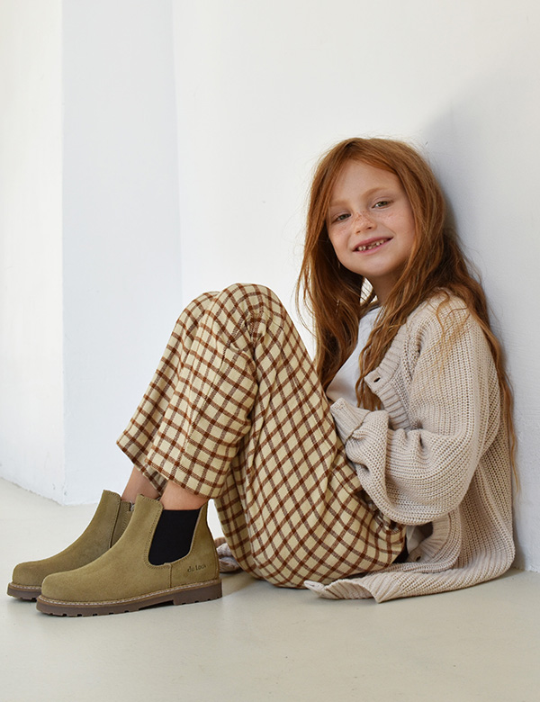 Kindermodel met lang rossig haar Ula N.
