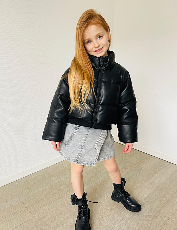 Kindermodel met roodbruin haar Ula