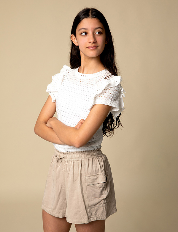 Tienermodel met lang bruin haar Valentina