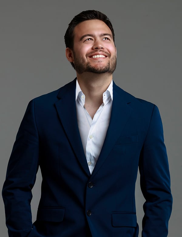 Mannelijk model zwart haar Andy Y.