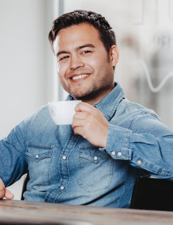 Mannelijk model zwart haar Andy Y.