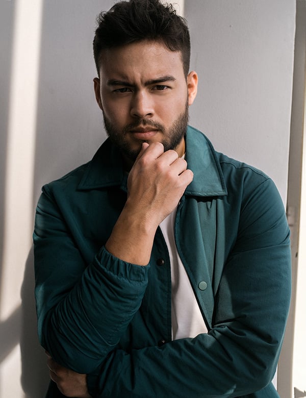 Mannelijk model zwart haar Andy Y.