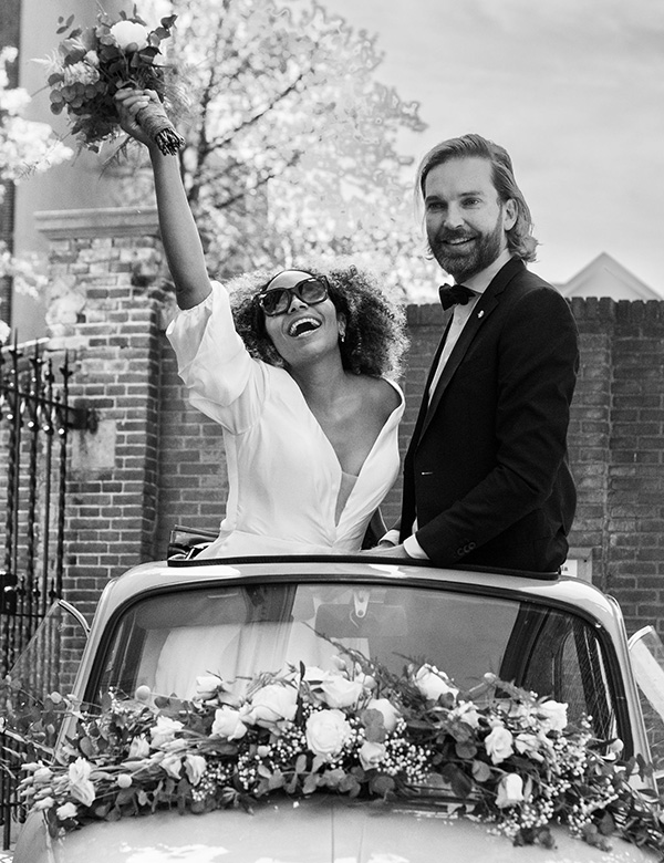 Vrouwelijk model krullend haar Ana Paola