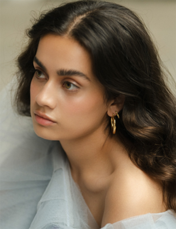 Vrouwelijk model bruin haar Sonia