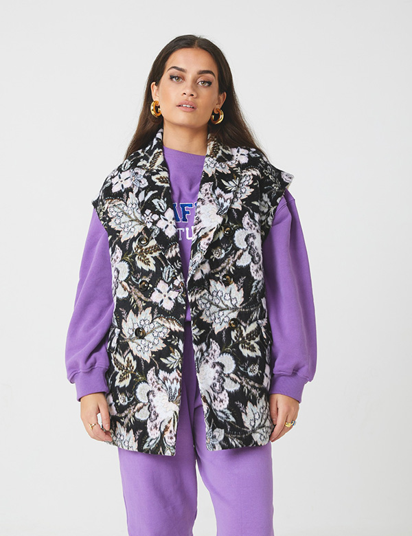Vrouwelijk model bruin haar Sonia