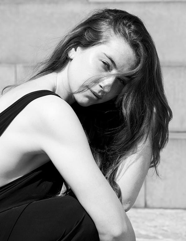Vrouwelijk model bruin haar Sunai