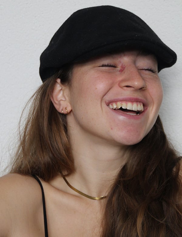 Vrouwelijk model bruin haar Sunai