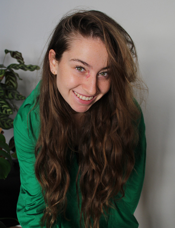 Vrouwelijk model bruin haar Sunai