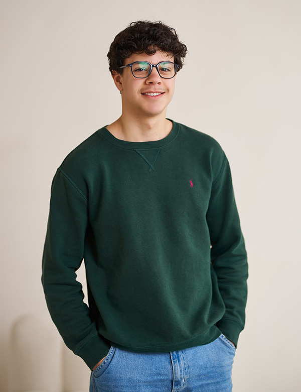 Tiener model donker haar Valentijn Be.
