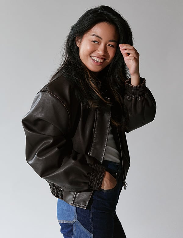 Vrouwelijk model met bruin haar Anna