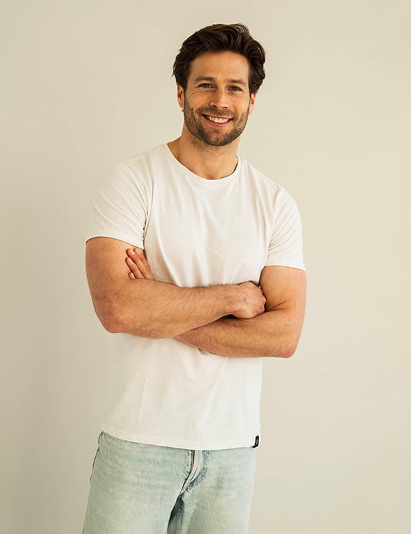 mannelijk model met donkerblond haar Demian O.